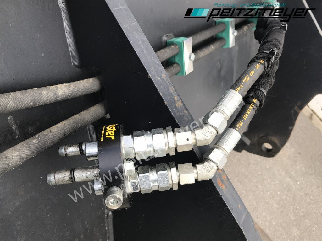 Натоварувач на тркала CASE Radlader 321 F 4 in 1 Schaufel + Palettengabel: слика 20