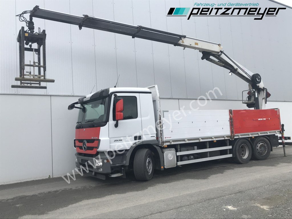 MERCEDES-BENZ Actros 2536 LL Pritsche HMF Heckkran m. Zange Baustoff - Камион со платформа, Камион со кран: слика 1 MERCEDES-BENZ Actros 2536 LL Pritsche HMF Heckkran m. Zange Baustoff - Камион со платформа, Камион со кран: слика 1