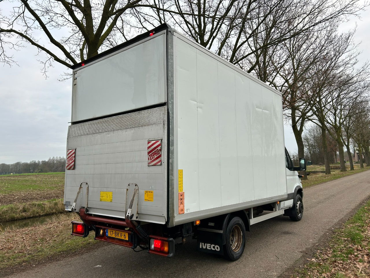 Iveco Daily 65 65 C 15 / laadklep 750 kg / apk 7-2026 / only 82068 km / bak H 237 B 226 L 417 - Камион сандучар: слика 3 Iveco Daily 65 65 C 15 / laadklep 750 kg / apk 7-2026 / only 82068 km / bak H 237 B 226 L 417 - Камион сандучар: слика 3