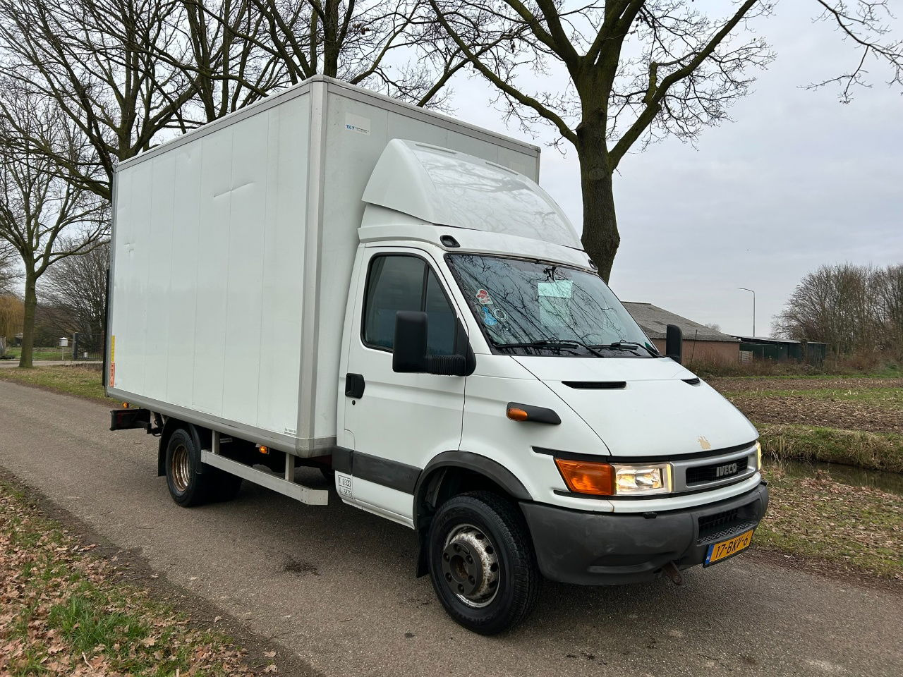 Iveco Daily 65 65 C 15 / laadklep 750 kg / apk 7-2026 / only 82068 km / bak H 237 B 226 L 417 - Камион сандучар: слика 2 Iveco Daily 65 65 C 15 / laadklep 750 kg / apk 7-2026 / only 82068 km / bak H 237 B 226 L 417 - Камион сандучар: слика 2