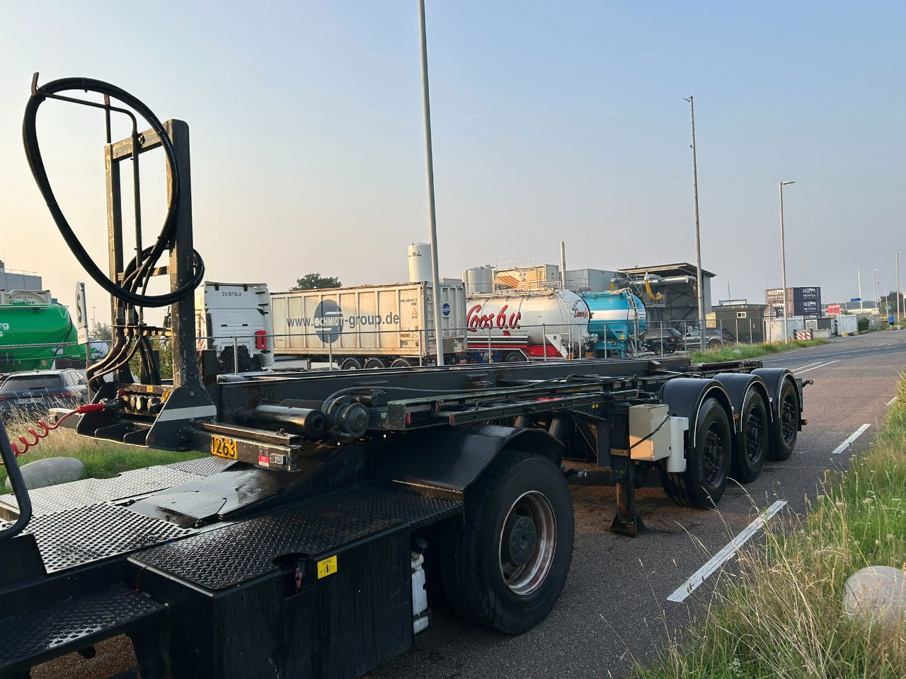 Van Hool Cable system 90 tipping / disc brakes bpw / lifting axle / remote control - Транспортер на контејнер/ Полуприколка со променливо тело: слика 4 Van Hool Cable system 90 tipping / disc brakes bpw / lifting axle / remote control - Транспортер на контејнер/ Полуприколка со променливо тело: слика 4