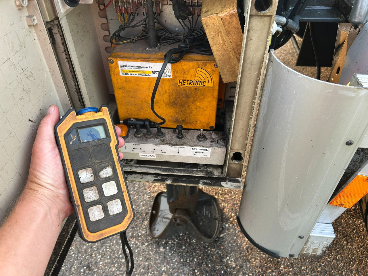 Van Hool Cable system 90 tipping / disc brakes bpw / lifting axle / remote control - Транспортер на контејнер/ Полуприколка со променливо тело: слика 5 Van Hool Cable system 90 tipping / disc brakes bpw / lifting axle / remote control - Транспортер на контејнер/ Полуприколка со променливо тело: слика 5