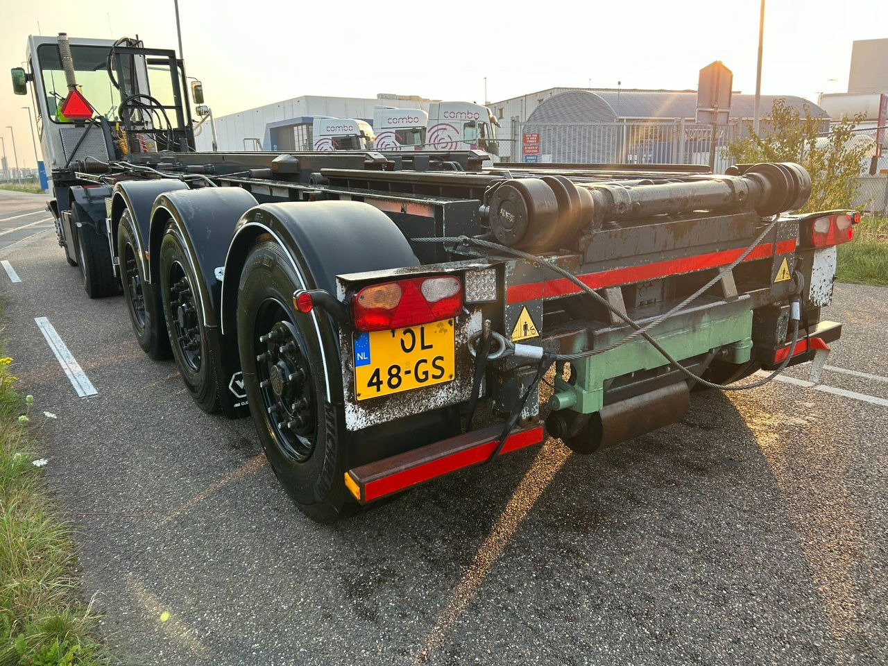 Van Hool Cable system 90 tipping / disc brakes bpw / lifting axle / remote control - Транспортер на контејнер/ Полуприколка со променливо тело: слика 3 Van Hool Cable system 90 tipping / disc brakes bpw / lifting axle / remote control - Транспортер на контејнер/ Полуприколка со променливо тело: слика 3