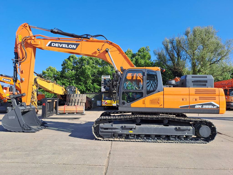 Develon DX 300 LC-7LC-7M (4 Pieces available) - Багер гасеничар: слика 1 Develon DX 300 LC-7LC-7M (4 Pieces available) - Багер гасеничар: слика 1