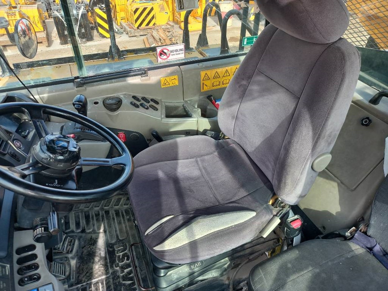 Зглобен истоварувач Komatsu HM400-3R (4 pcs available in Abu Dhabi): слика 7 Зглобен истоварувач Komatsu HM400-3R (4 pcs available in Abu Dhabi): слика 7