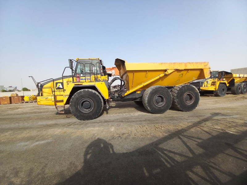 Komatsu HM400-3R (4 pcs available in Abu Dhabi) - Зглобен истоварувач: слика 1 Komatsu HM400-3R (4 pcs available in Abu Dhabi) - Зглобен истоварувач: слика 1