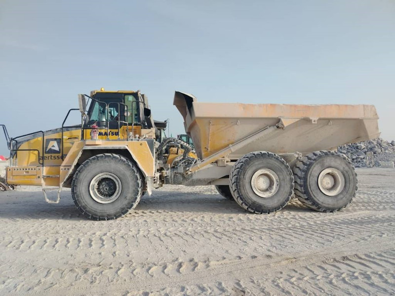 Komatsu HM400-3R (4 pieces available in Abu Dhabi) - Зглобен истоварувач: слика 1 Komatsu HM400-3R (4 pieces available in Abu Dhabi) - Зглобен истоварувач: слика 1