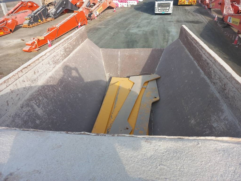 Зглобен истоварувач Komatsu HM400-3R (4pcs available in Abu Dhabi): слика 8