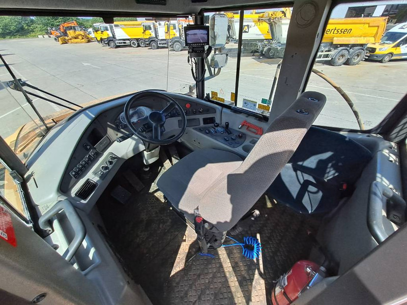 Зглобен истоварувач Volvo A25F: слика 18