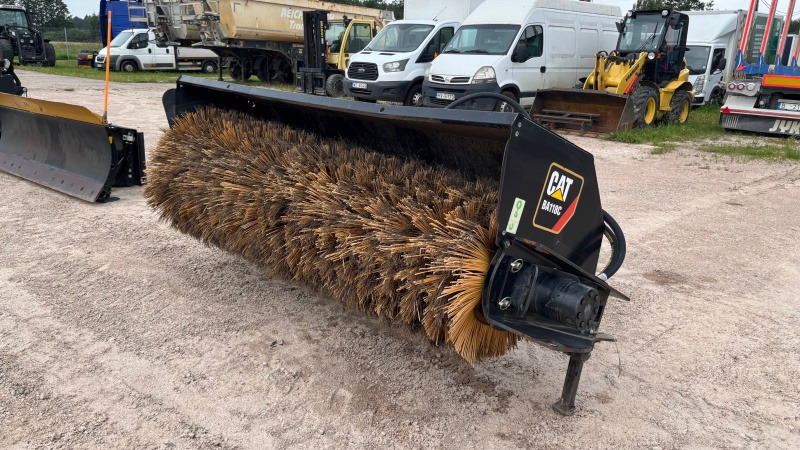 Caterpillar BA118C - Метла за Компактен натоварувач: слика 4 Caterpillar BA118C - Метла за Компактен натоварувач: слика 4