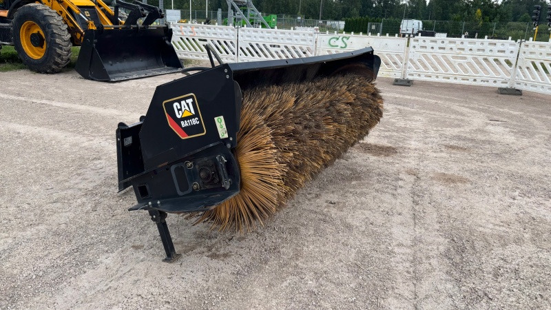 Caterpillar BA118C - Метла за Компактен натоварувач: слика 5 Caterpillar BA118C - Метла за Компактен натоварувач: слика 5