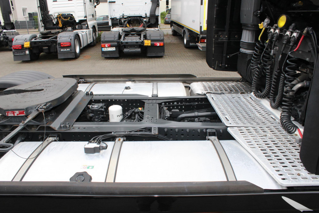 Iveco S-Way 480 Retarder Standklima 2Tanks Navi LED - Камион влекач: слика 2 Iveco S-Way 480 Retarder Standklima 2Tanks Navi LED - Камион влекач: слика 2