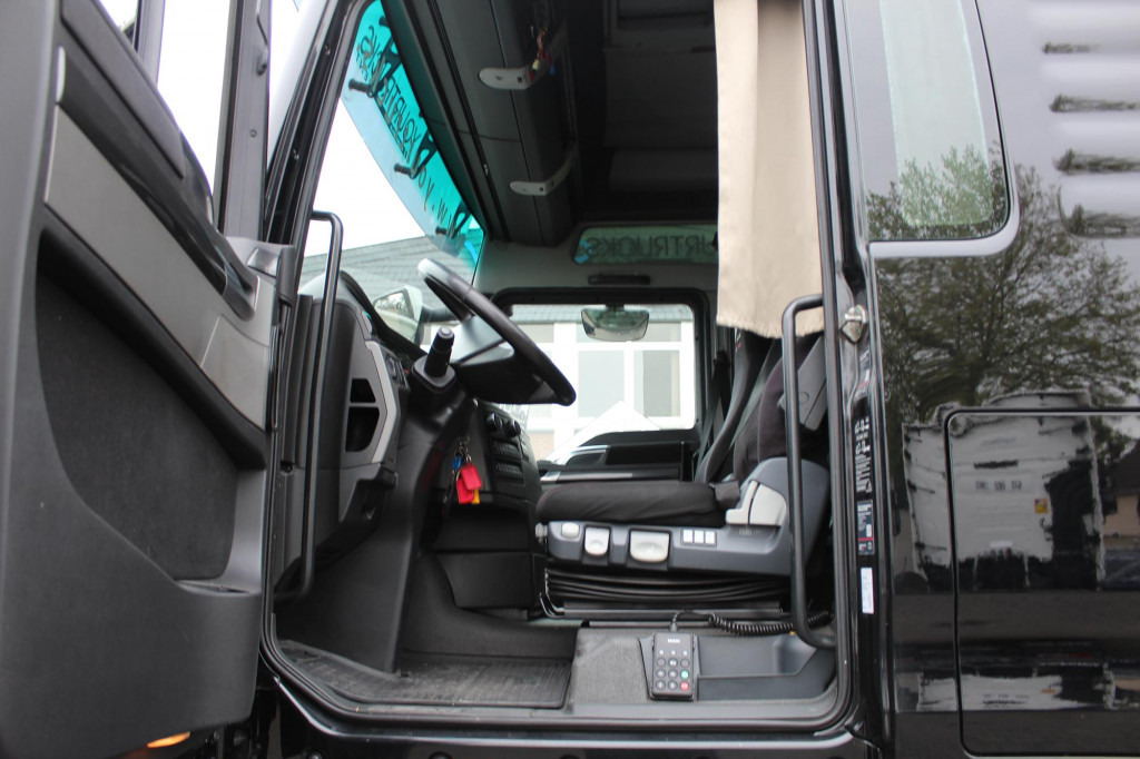 MAN TGX 520 D38 XXL Retarder Standklima Navi - Камион влекач: слика 4 MAN TGX 520 D38 XXL Retarder Standklima Navi - Камион влекач: слика 4