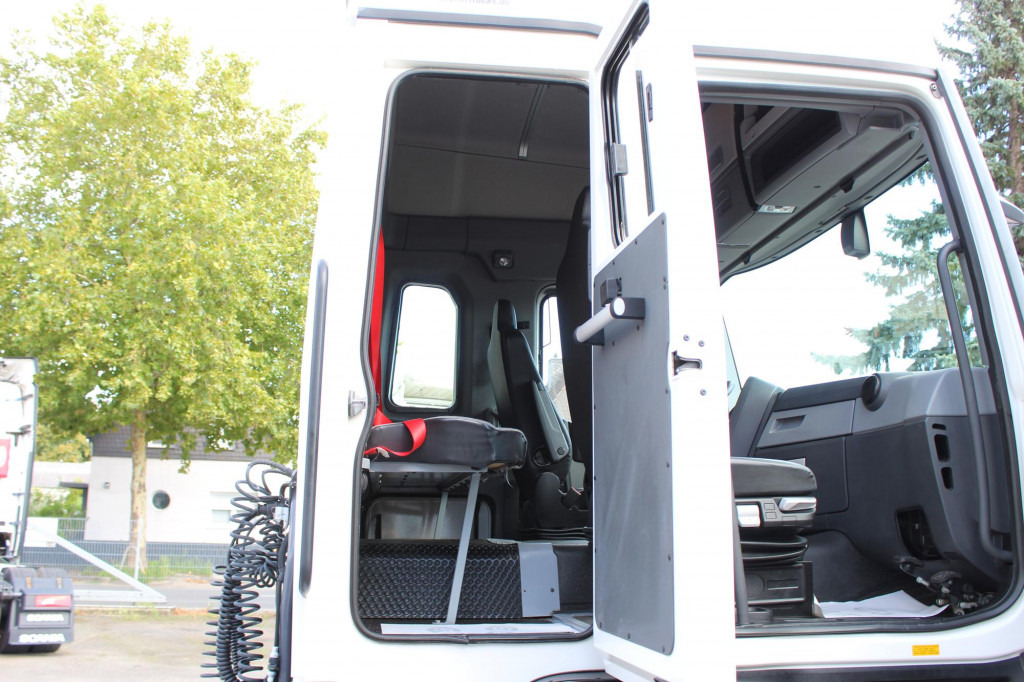 Renault T 430 E6 6 Sitze Ex- Fahrschule nur 64Tkm ! - Камион влекач: слика 2 Renault T 430 E6 6 Sitze Ex- Fahrschule nur 64Tkm ! - Камион влекач: слика 2