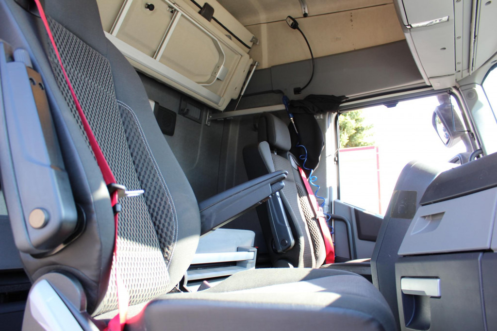 Renault T 520 E6 High Sleeper Retarder 2Tank Standklima - Камион влекач: слика 2 Renault T 520 E6 High Sleeper Retarder 2Tank Standklima - Камион влекач: слика 2