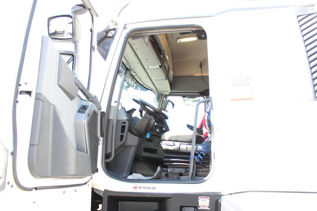 Renault T 520 E6 High Sleeper Retarder 2Tank Standklima - Камион влекач: слика 4 Renault T 520 E6 High Sleeper Retarder 2Tank Standklima - Камион влекач: слика 4