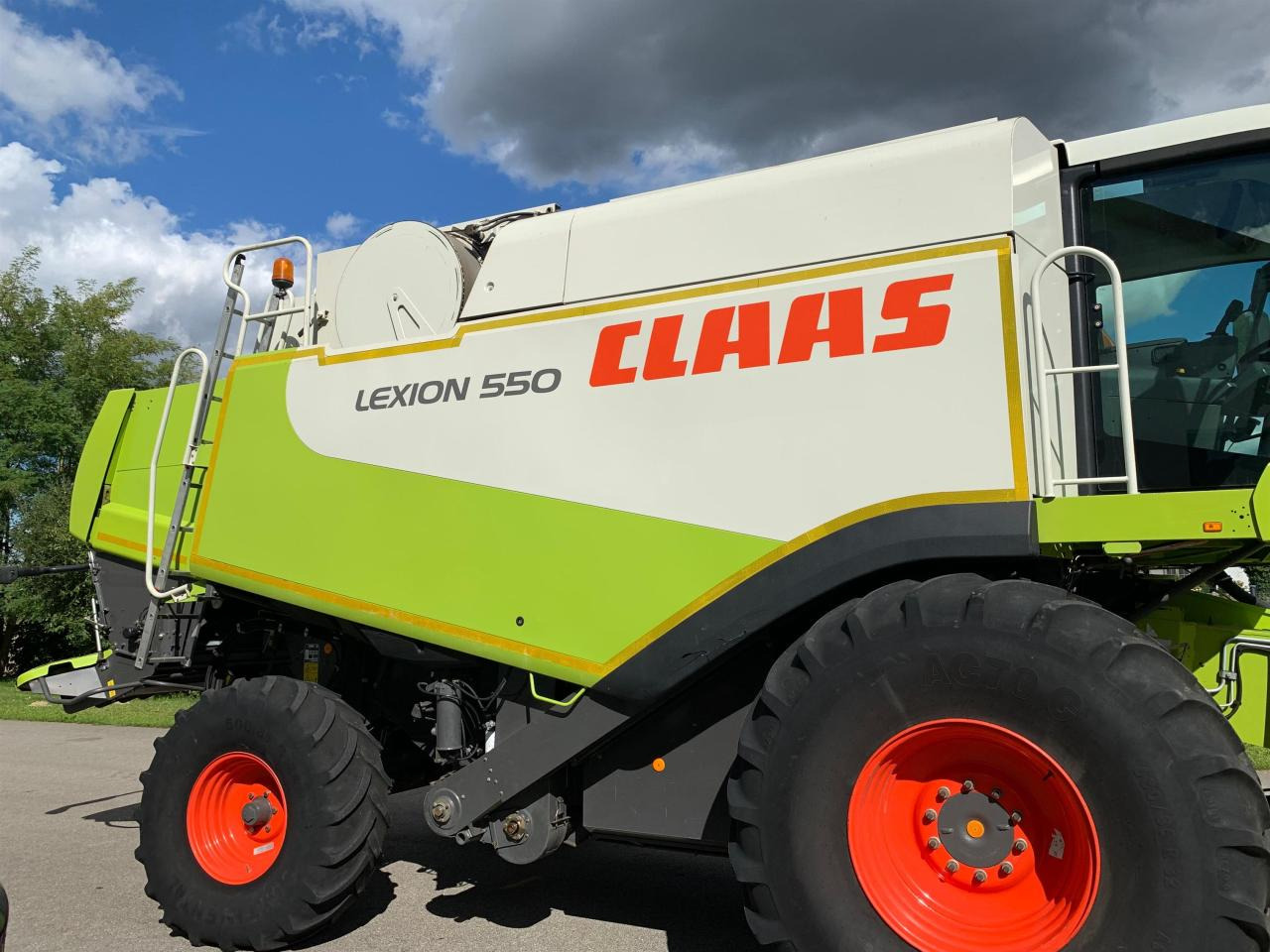 CLAAS Lexion 550 mit Schneidwerk V660, 3D und Klimaautomatik, gepflegter Zustand, Baujahr 2009 - Комбајн: слика 4 CLAAS Lexion 550 mit Schneidwerk V660, 3D und Klimaautomatik, gepflegter Zustand, Baujahr 2009 - Комбајн: слика 4