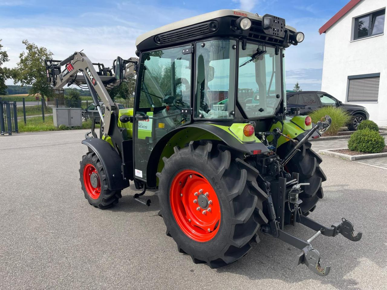 CLAAS Nexos 210 mit Frontlader, 236Bh, FZW, NEUWERTIG! - Трактор: слика 3 CLAAS Nexos 210 mit Frontlader, 236Bh, FZW, NEUWERTIG! - Трактор: слика 3
