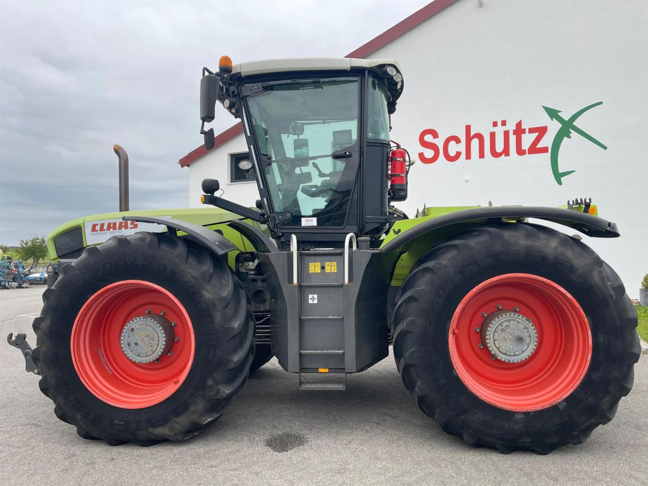 CLAAS Xerion 3800 Trac PTO mit GPS S3 mit Frontkraftheber und Heckzapfwelle, kommt vom Erstbesitzer, gepfl - Трактор: слика 5 CLAAS Xerion 3800 Trac PTO mit GPS S3 mit Frontkraftheber und Heckzapfwelle, kommt vom Erstbesitzer, gepfl - Трактор: слика 5
