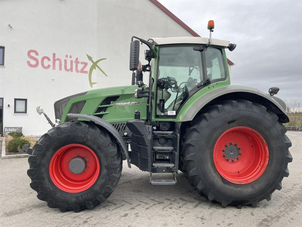 Fendt 828 Vario Profi Plus, GPS, FZW, 5DW, Baujahr 2014 - Трактор: слика 1 Fendt 828 Vario Profi Plus, GPS, FZW, 5DW, Baujahr 2014 - Трактор: слика 1