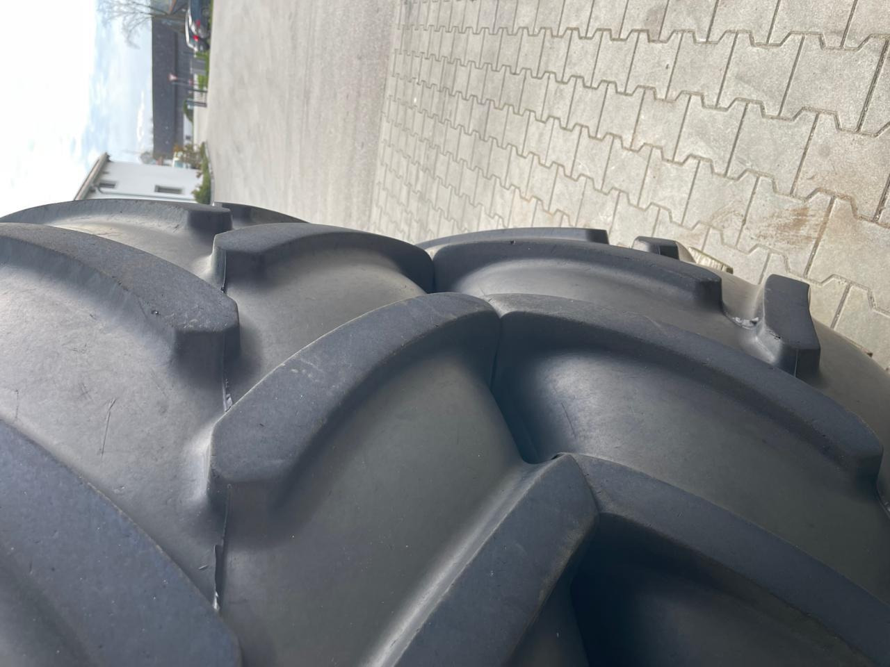 John Deere 6R250 Kompletträder 650/65 R42, Bridgestone, aus 2019 - Трактор: слика 4 John Deere 6R250 Kompletträder 650/65 R42, Bridgestone, aus 2019 - Трактор: слика 4