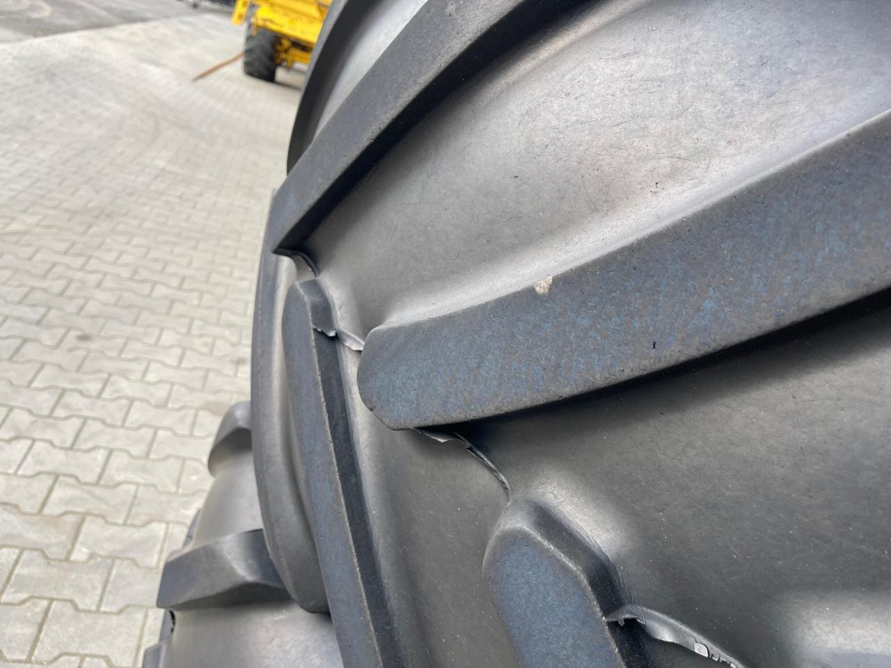 John Deere Kompletträder von 6R250, 650/65 R42 mit Bridgestone Decken aus 2019, ca. 50 % - Трактор: слика 5 John Deere Kompletträder von 6R250, 650/65 R42 mit Bridgestone Decken aus 2019, ca. 50 % - Трактор: слика 5