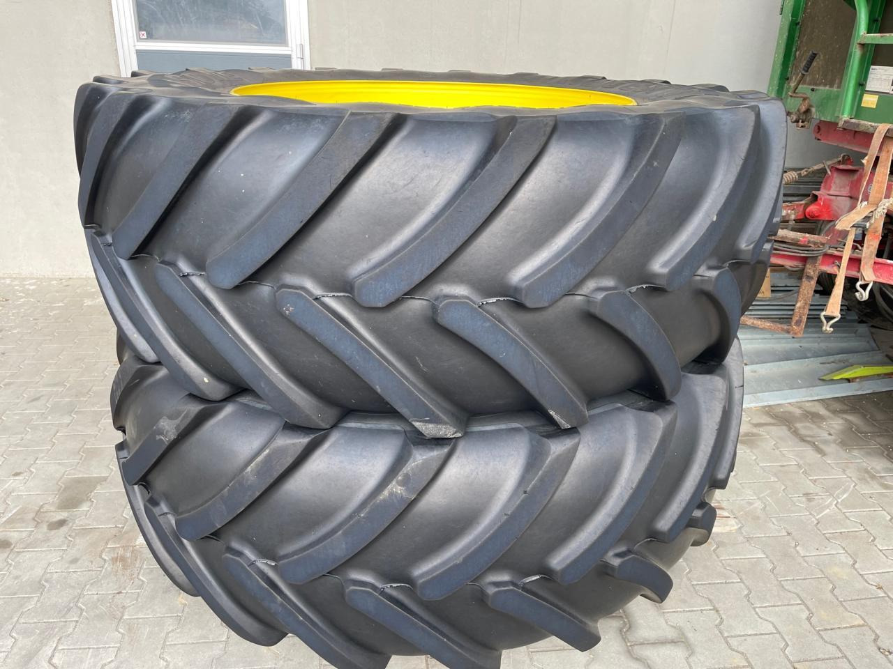 John Deere Kompletträder von 6R250, 650/65 R42 mit Bridgestone Decken aus 2019, ca. 50 % - Трактор: слика 1 John Deere Kompletträder von 6R250, 650/65 R42 mit Bridgestone Decken aus 2019, ca. 50 % - Трактор: слика 1