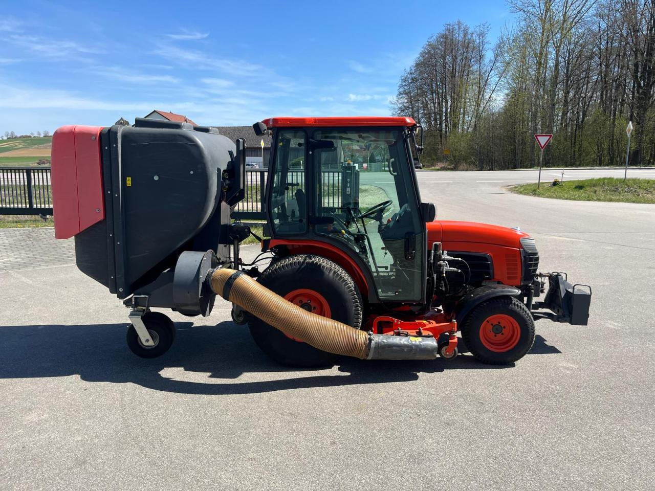 Kubota B3030 Rasenmäher inkl. Grüngutbehälter - Градинарска косилка: слика 4 Kubota B3030 Rasenmäher inkl. Grüngutbehälter - Градинарска косилка: слика 4