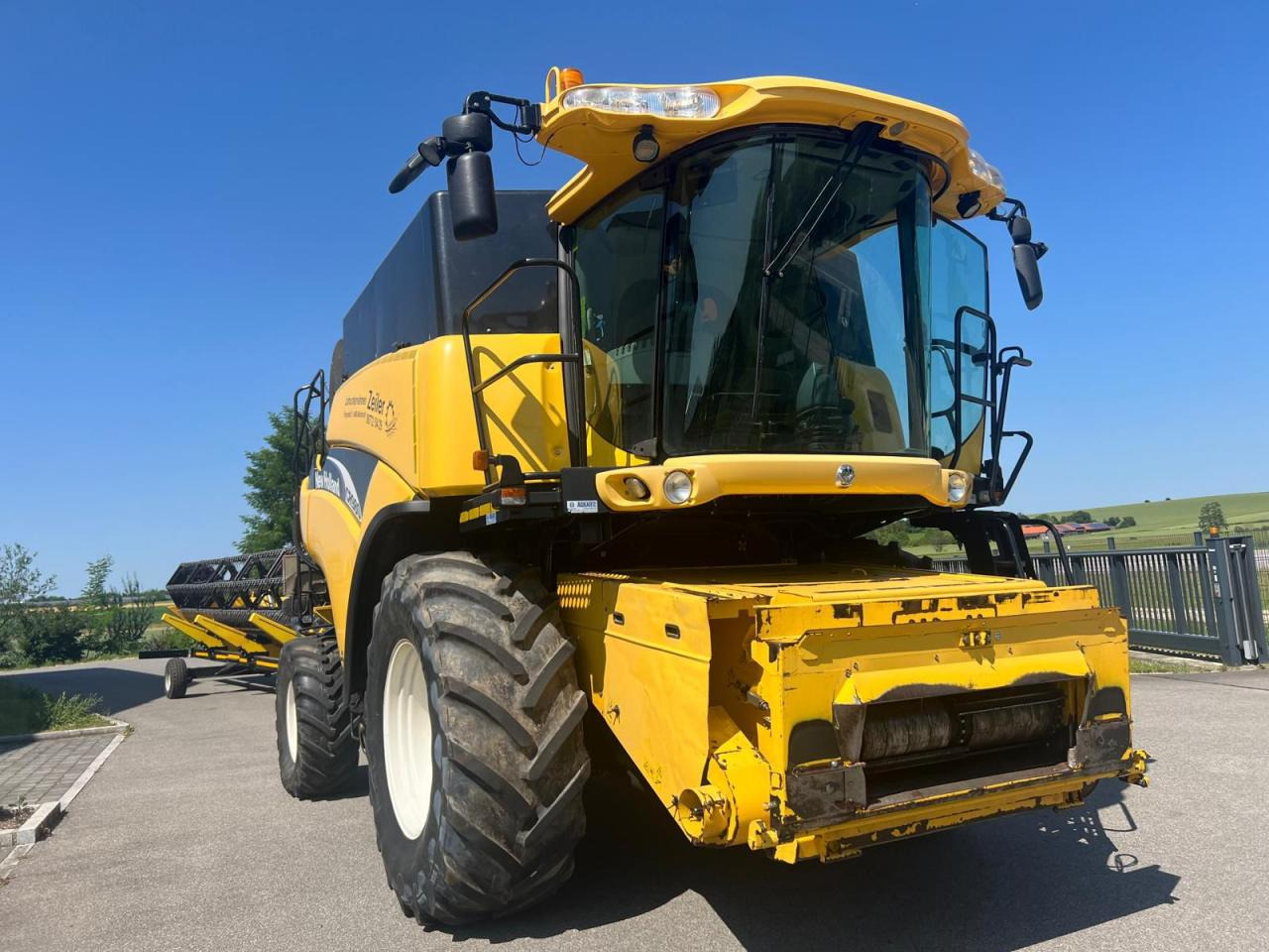 New Holland CR 980, Allrad, Maisausrüstung, Schneidwerk - Комбајн: слика 3 New Holland CR 980, Allrad, Maisausrüstung, Schneidwerk - Комбајн: слика 3