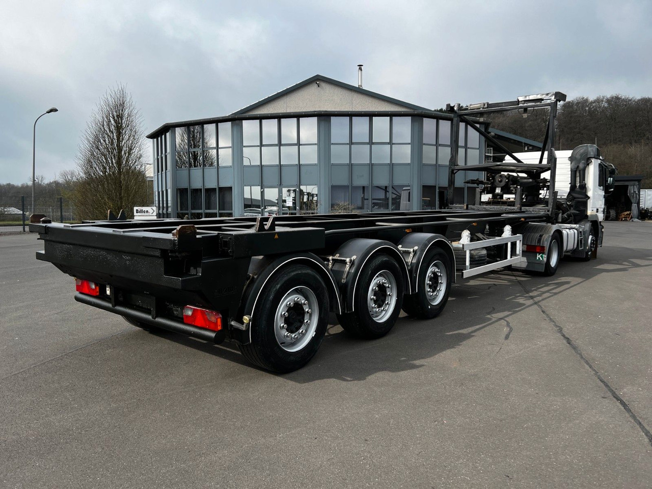 H&W 3- Achs Auflieger für Presscontainer H&W 3- Achs Auflieger für Presscontainer - Транспортер на контејнер/ Полуприколка со променливо тело: слика 1 H&W 3- Achs Auflieger für Presscontainer H&W 3- Achs Auflieger für Presscontainer - Транспортер на контејнер/ Полуприколка со променливо тело: слика 1