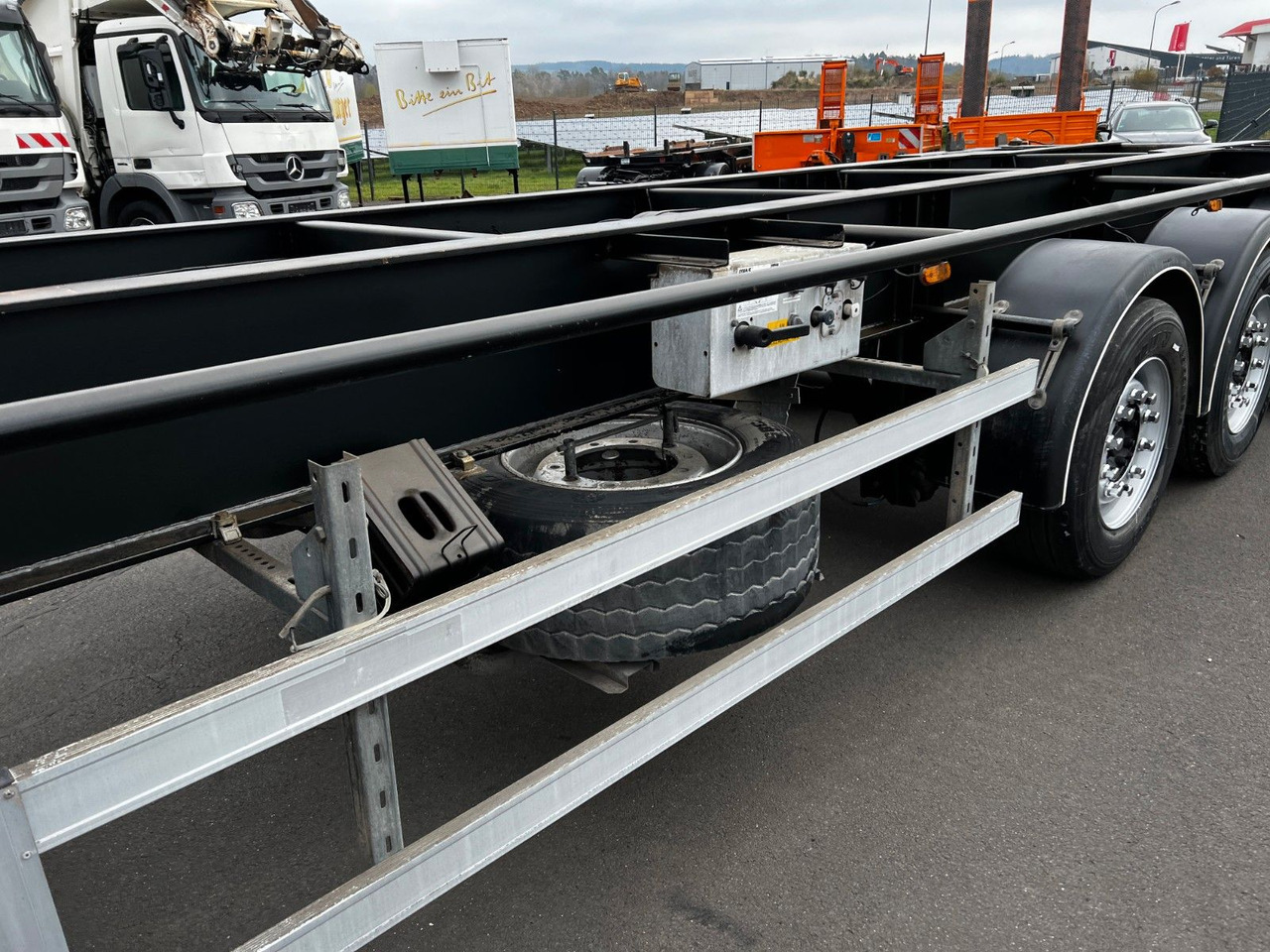 H&W 3- Achs Auflieger für Presscontainer H&W 3- Achs Auflieger für Presscontainer - Транспортер на контејнер/ Полуприколка со променливо тело: слика 5 H&W 3- Achs Auflieger für Presscontainer H&W 3- Achs Auflieger für Presscontainer - Транспортер на контејнер/ Полуприколка со променливо тело: слика 5