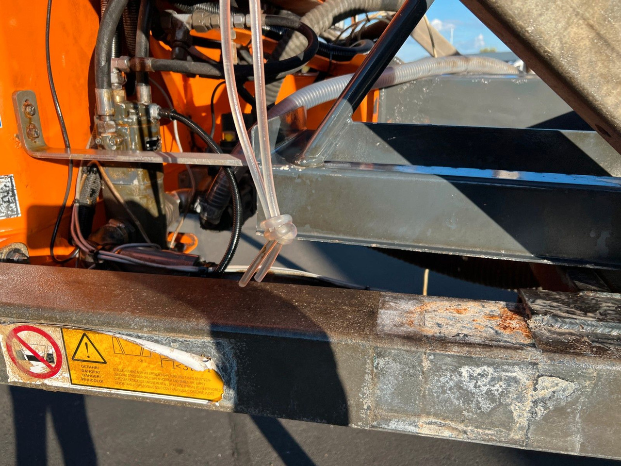 Küpper Weisser IMSSN E 35050HFH Küpper Weisser IMSSN E 35050HFH - Распрскувач на песок/ Сол за Комунално/ Специјално возило: слика 4 Küpper Weisser IMSSN E 35050HFH Küpper Weisser IMSSN E 35050HFH - Распрскувач на песок/ Сол за Комунално/ Специјално возило: слика 4