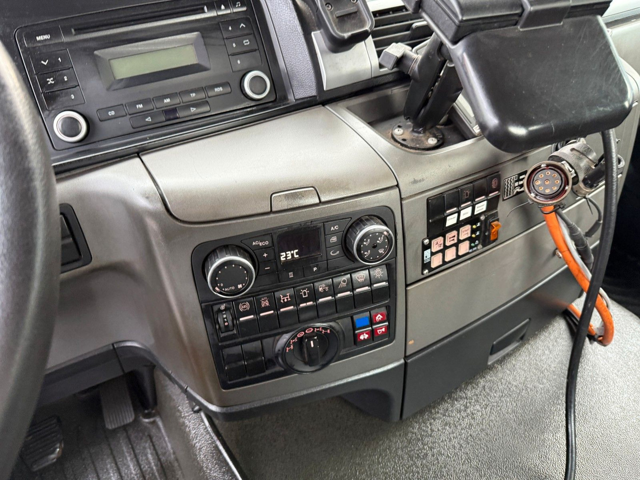 MAN TGS 18.360 4x4 Winterdienst Meiller Abroller - Камион со кука за подигање: слика 5 MAN TGS 18.360 4x4 Winterdienst Meiller Abroller - Камион со кука за подигање: слика 5