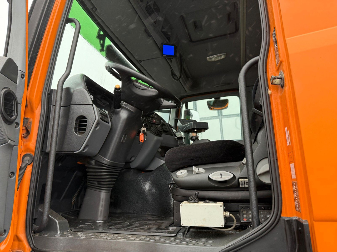 Mercedes-Benz Actros 2036 MP3 Winterdienst Dautelwechselsystem - Камион со кабинска шасија: слика 4 Mercedes-Benz Actros 2036 MP3 Winterdienst Dautelwechselsystem - Камион со кабинска шасија: слика 4