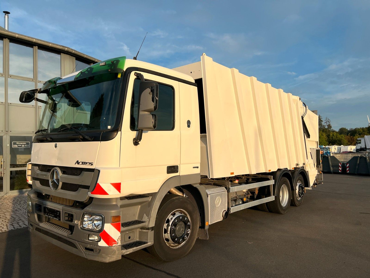 Mercedes-Benz Actros 2532 6x2 MP3 Faun Power Press 524 - Камион за ѓубре: слика 1 Mercedes-Benz Actros 2532 6x2 MP3 Faun Power Press 524 - Камион за ѓубре: слика 1