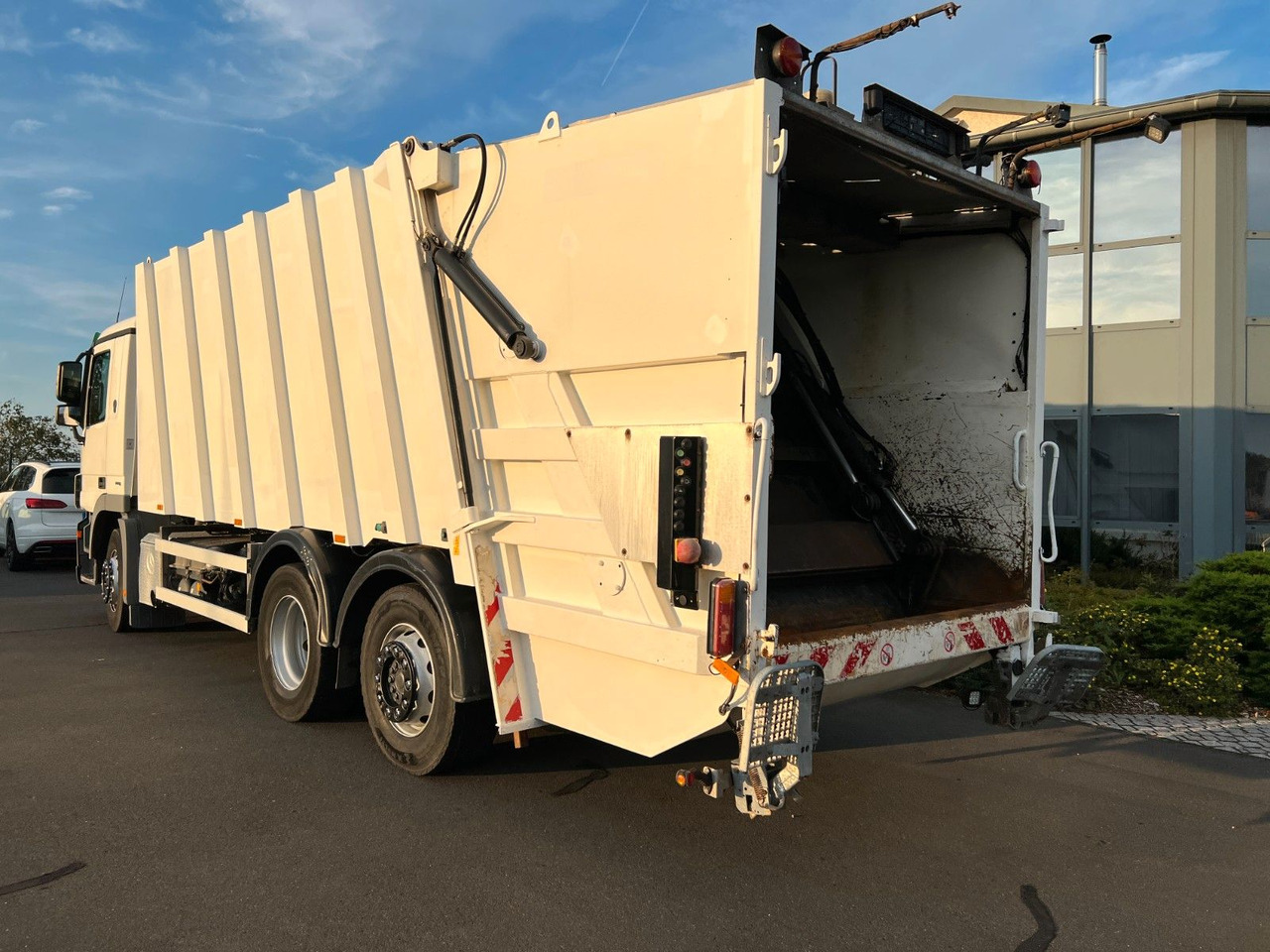 Mercedes-Benz Actros 2532 6x2 MP3 Faun Power Press 524 - Камион за ѓубре: слика 2 Mercedes-Benz Actros 2532 6x2 MP3 Faun Power Press 524 - Камион за ѓубре: слика 2