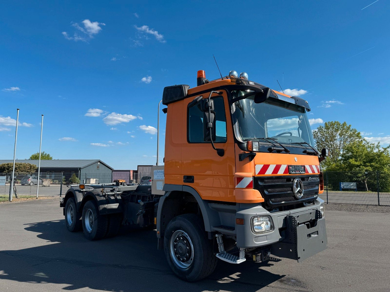 Mercedes-Benz Actros 3341 6x6 Kipperfahrgestell mit Zylinder - Камион со кабинска шасија: слика 3 Mercedes-Benz Actros 3341 6x6 Kipperfahrgestell mit Zylinder - Камион со кабинска шасија: слика 3