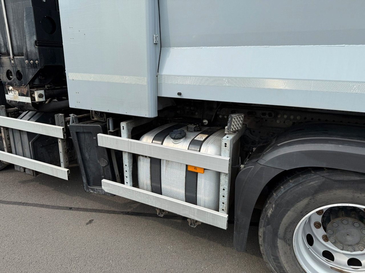 Камион за ѓубре Mercedes-Benz Antos 2533 Seitenlader Zoeller SLF XL: слика 6 Камион за ѓубре Mercedes-Benz Antos 2533 Seitenlader Zoeller SLF XL: слика 6