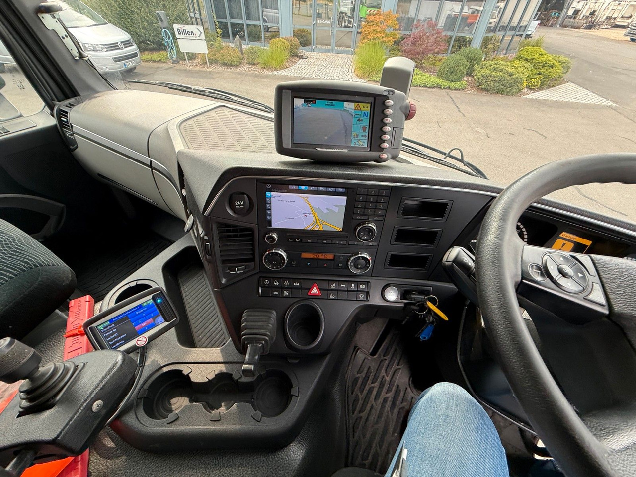 Камион за ѓубре Mercedes-Benz Antos 2533 Seitenlader Zoeller SLF XL: слика 10 Камион за ѓубре Mercedes-Benz Antos 2533 Seitenlader Zoeller SLF XL: слика 10