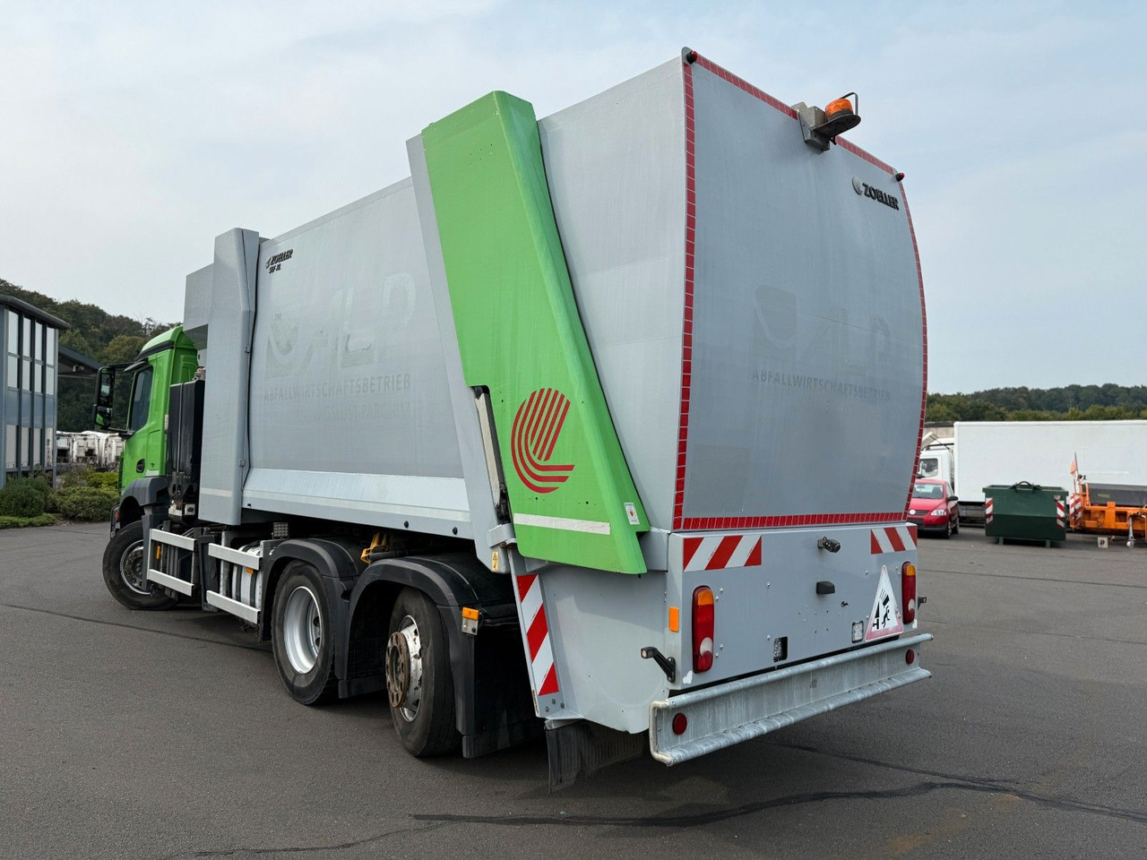 Mercedes-Benz Antos 2533 Seitenlader Zoeller SLF XL - Камион за ѓубре: слика 5 Mercedes-Benz Antos 2533 Seitenlader Zoeller SLF XL - Камион за ѓубре: слика 5