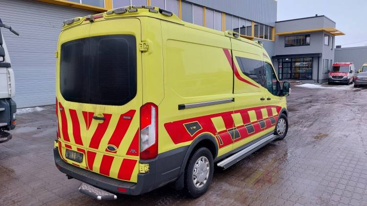 FORD TRANSIT 2,0TDI AMBULANCE KLIMA 1.2018 EURO 6, 3 UNITS - Амбулантно возило: слика 3 FORD TRANSIT 2,0TDI AMBULANCE KLIMA 1.2018 EURO 6, 3 UNITS - Амбулантно возило: слика 3