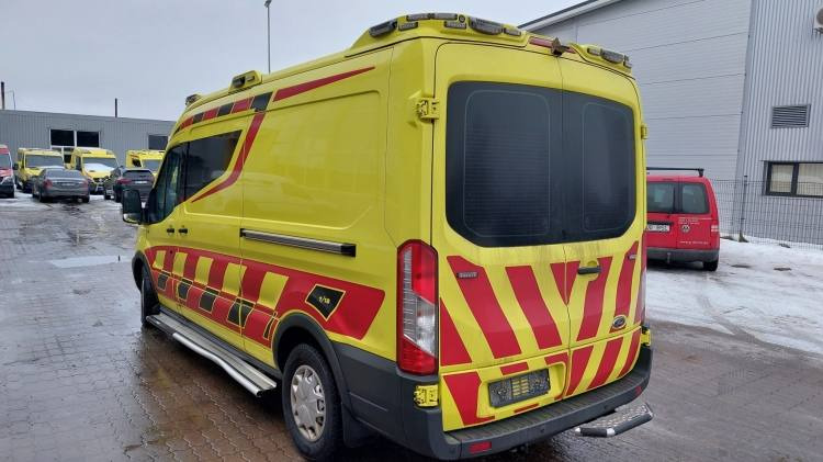 FORD TRANSIT 2,0TDI AMBULANCE KLIMA 1.2018 EURO 6, 3 UNITS - Амбулантно возило: слика 2 FORD TRANSIT 2,0TDI AMBULANCE KLIMA 1.2018 EURO 6, 3 UNITS - Амбулантно возило: слика 2