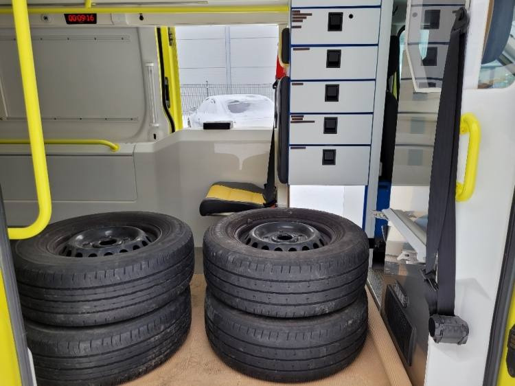 FORD TRANSIT 2,0TDI AMBULANCE KLIMA 4.2018 EURO 6, 3 UNITS - Амбулантно возило: слика 5 FORD TRANSIT 2,0TDI AMBULANCE KLIMA 4.2018 EURO 6, 3 UNITS - Амбулантно возило: слика 5