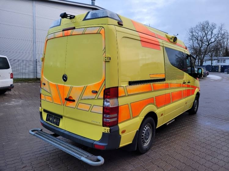 MERCEDES – BENZ SPRINTER 2.2D AMBULANCE (PROFILE) KLIMA 11.2014 EURO 5  - Амбулантно возило: слика 4 MERCEDES – BENZ SPRINTER 2.2D AMBULANCE (PROFILE) KLIMA 11.2014 EURO 5  - Амбулантно возило: слика 4