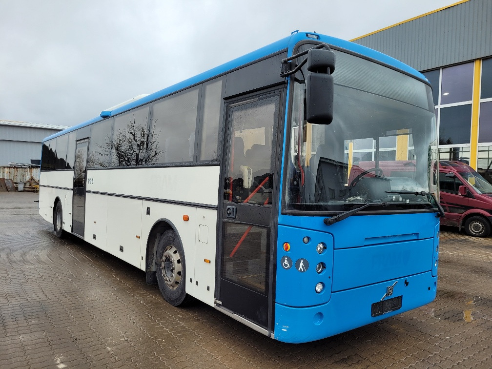 VOLVO B9R VEST CONTRAST, KLIIMA, 10.2012, EURO 5, HANDICAP LIFT, 51 seats, 12,8m - Приградски автобус: слика 1 VOLVO B9R VEST CONTRAST, KLIIMA, 10.2012, EURO 5, HANDICAP LIFT, 51 seats, 12,8m - Приградски автобус: слика 1