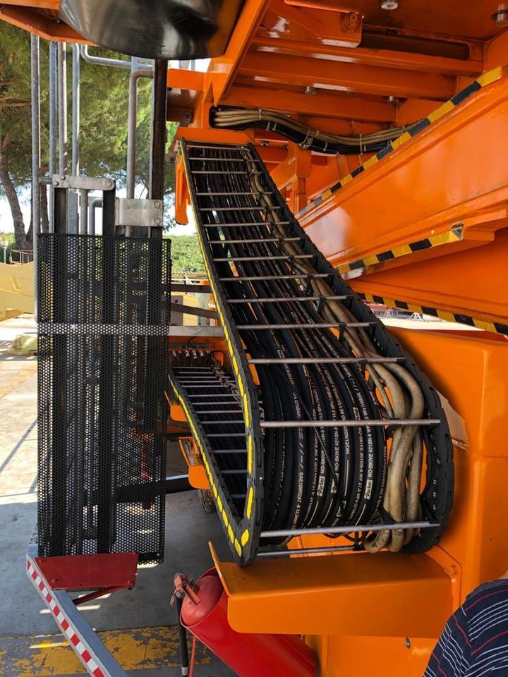 Main Deck Loader Aviogei 20 tons 2PU2000 - Натоварувач на контејнери и палети: слика 2 Main Deck Loader Aviogei 20 tons 2PU2000 - Натоварувач на контејнери и палети: слика 2