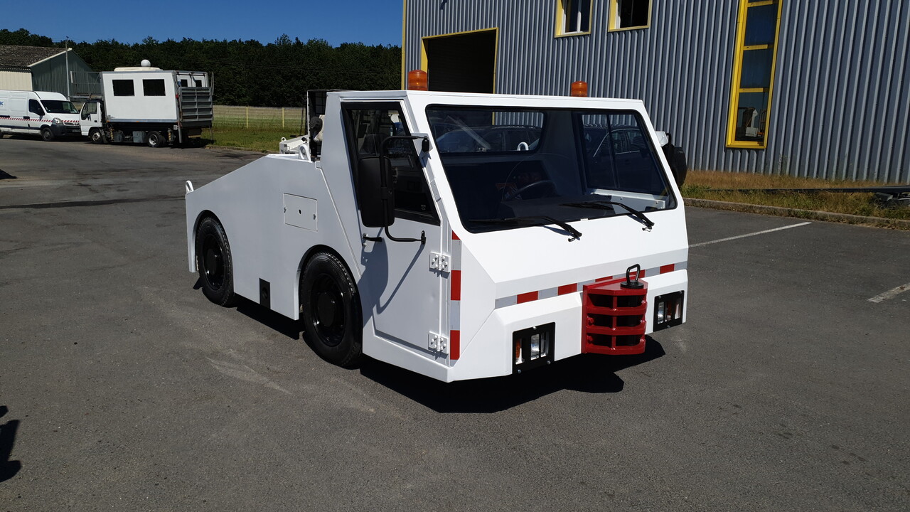 SOVAM K100 - Возило за push back: слика 1 SOVAM K100 - Возило за push back: слика 1
