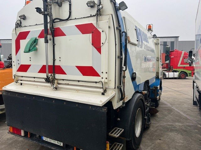 DAF 65 FA65.180 CF - Возило за метење: слика 2 DAF 65 FA65.180 CF - Возило за метење: слика 2