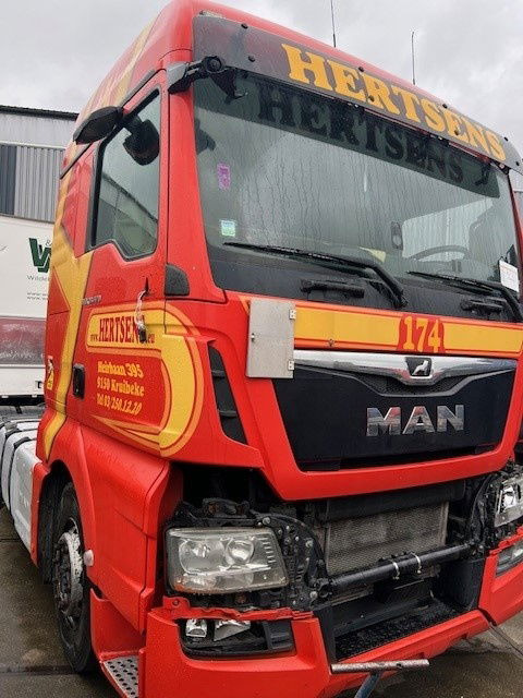 MAN TGX 18.470 TGX 470 Engine Problem FOR Parts - Камион влекач: слика 2 MAN TGX 18.470 TGX 470 Engine Problem FOR Parts - Камион влекач: слика 2