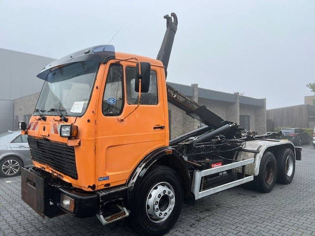 Mercedes-Benz 2124 2219 6x4 - Камион со кука за подигање: слика 2 Mercedes-Benz 2124 2219 6x4 - Камион со кука за подигање: слика 2